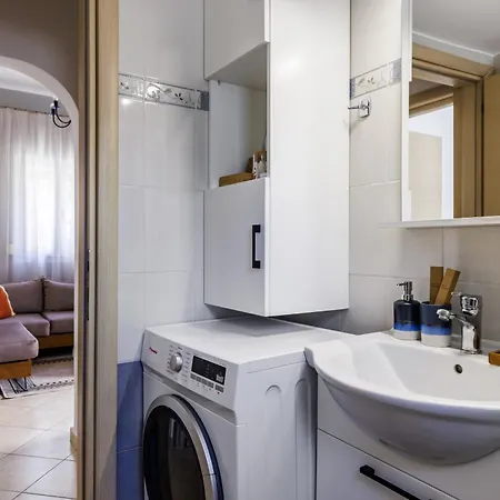 Ninemia Apartman *